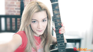 Sonya Sweet hátsója megdöngetve