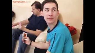 Zsuzsit a kokeró tini puncit partiba nyomják