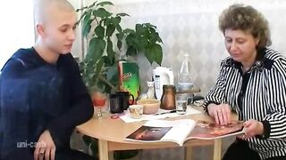 Magányos feleség és a tini manus