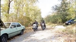 Világos Szőke spinét basznak meg a motoros pasik