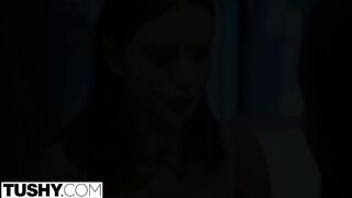 Lana Rhoades seggét egy néger csávó bassza