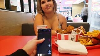 KFC-be lecumiztatva és bekúrva