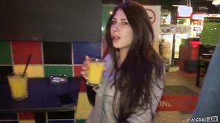 Ayda Swinger a méretes keblű tini kurva