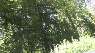 Anális piknik az erdőben