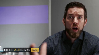 Brazzers - Cali Carter a méretes tőgyes tini