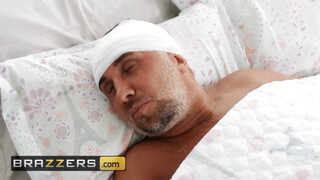 Brazzers - Brooklyn Gray szőrös picsája meghágva