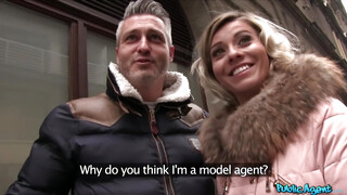 Public Agent - Vicky Love más csávó pöcsén lovagol