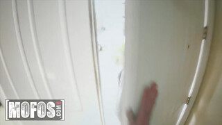 Mofos - Lisey Sweet a bombázó fehérneműs világos szőke milf