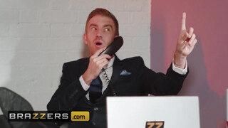 Brazzers - Lucia Love méretes kárót kap az irodában