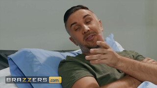 Brazzers - Savannah Bond az óriás csöcsű nővérke