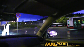 FakeTaxi - Enza megkúrva a hátsó ülésen