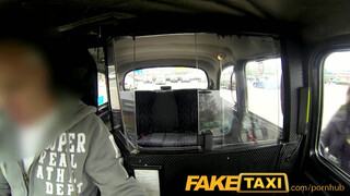 FakeTaxi - a kicsike lopós csoki hölgyemény megbánja amit tett
