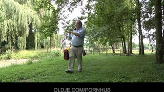 Oldje - Öreg pasi keféli a tini puncit