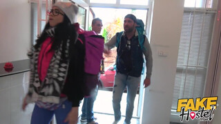 Fake Hostel - Latin Amerikai spiné a pasija előtt kúr