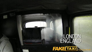 FakeTaxi - vörös rövid hajú hölgyemény szúk picsája