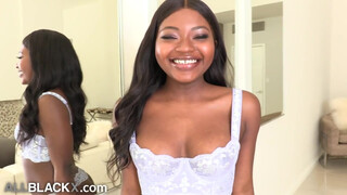 AllBlackX - Noemie Bilas a cuki csoki csajszi