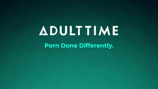 ADULT TIME - kopasz csoki bige kinyalja a csaját
