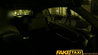 FakeTaxi - Olasz csajszi a taxiban baszik