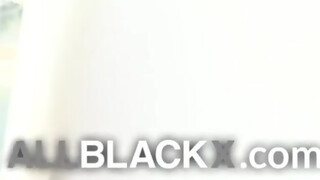 AllBlackX - Lala Ivey a méretes keblű tini