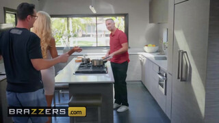Brazzers - Courtney Taylor a férje haverjával kúrel