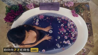 Brazzers - Katana Kombat fürdés után kúr is