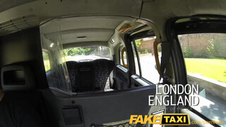 FakeTaxi amerikai félvér spiné dugni akar