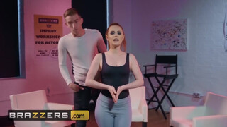 Brazzers - Ella Hughes muffjában a méretes kukac