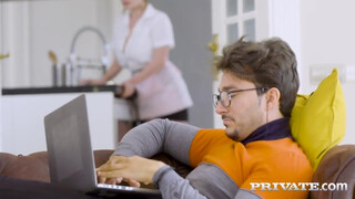 Private-com - Alice Wayne a méretes kannás szobalány