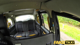 Fake Taxi - Hatalmas mellű milf megkúrelva a hátsó ülésen