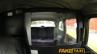 FakeTaxi - Felborotvált fejű punk kisasszony bekúrva