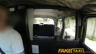 FakeTaxi - Rio Lee a hatalmas csöcsű fekete spiné