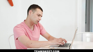 Szomszéd csaj imád lovagolni - TeamSkeet