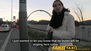 FakeTaxi - Fiatal ápoló bige közösül a taxiban