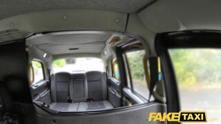 Fake Taxi - Tina Kay engedi hátsó bejáratba