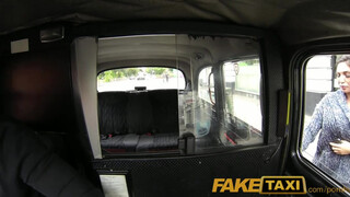 FakeTaxi - hatalmas keblű kisasszony nem akar fizetni