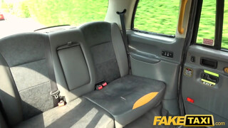 Fake Taxi - Rhiannon Ryder kárót akar a popójába