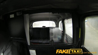 FakeTaxi - szőrös pinájú fekete csajszival