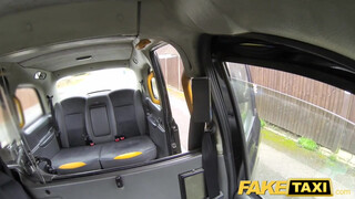 Fake Taxi - Érett nő meghágva a hátsó ülésen