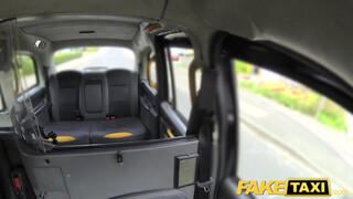 Fake Taxi - Méretes picsájú spanyol milf hátsó bejáratba kúrva