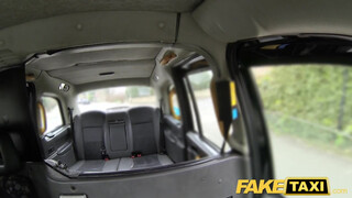 Fake Taxi - ausztrál kiscsaj a szabadban is szereti csinálni