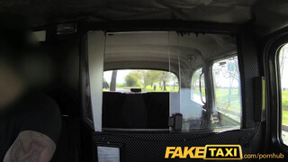 FakeTaxi - ártatlan kicsike tini kisasszony és a vastag bájdorong