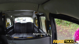 Fake Taxi - Dagadt tetovált picsa benne van a szexben