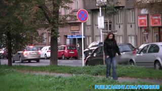 PublicAgent - Óriás csöcsű cseh bige