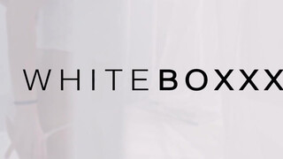 WHITEBOXXX - kikötözve nyalatja ki a pináját a lány