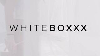 WhiteBoxxx - Naomi bevállalja a méretes dákót