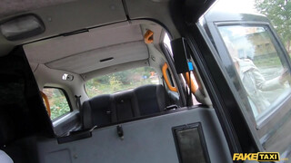 Fake Taxi - Cuki nőci kefélni akar a taxiban
