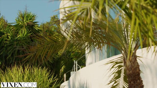 VIXEN - Ginebra Bellucci buli után egy jót kefél