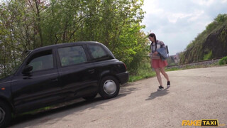 Fake Taxi - 18 éves picsa lovagol a faszon