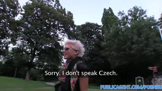 PublicAgent - leszbikus kiscsaj hagyja magát megbaszni