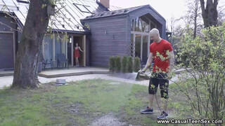 Casual Porno - rojtos pinájú tini kiscsaj